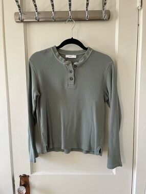 Women’s Onia Waffle Henley in Sage Green (M)
